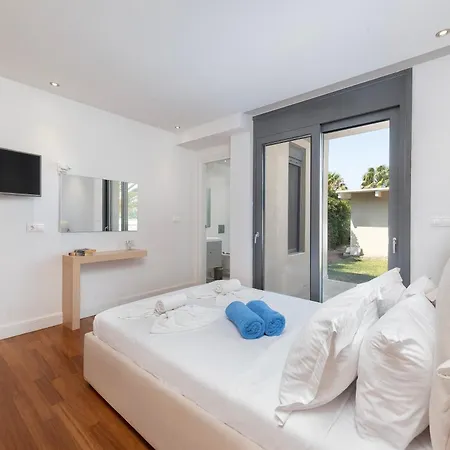 Villa Kiotari Dream Beachfront *