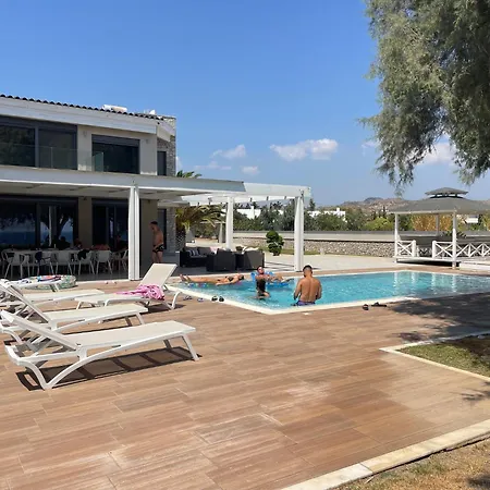 Kiotari Dream Beachfront Villa *