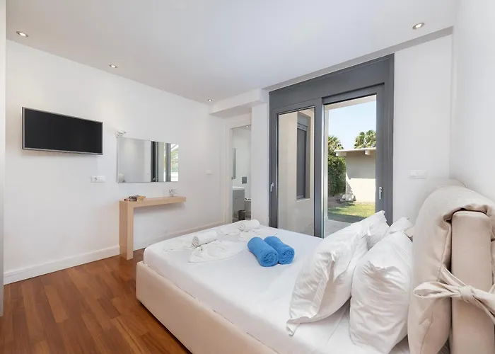 Villa Kiotari Dream Beachfront *